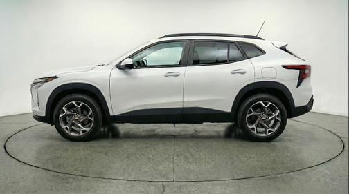 Summit White 2025 Chevrolet Trax LT