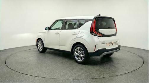 Snow White Pearl 2025 Kia Soul LX