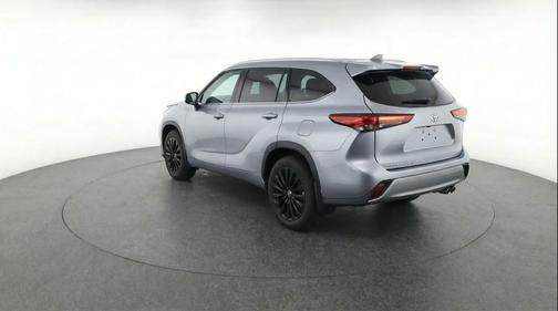Celestial Silver Metallic 2025 Toyota Highlander LE