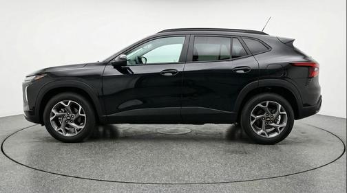 Mosaic Black Metallic 2025 Chevrolet Trax LT