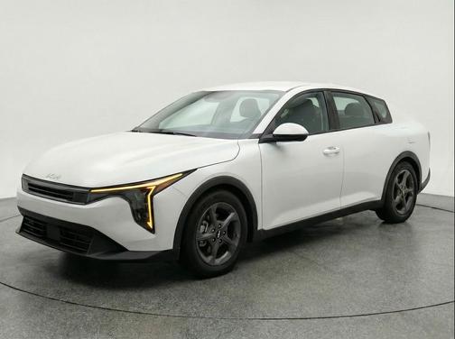 Snow White Pearl 2025 Kia K4 LXS