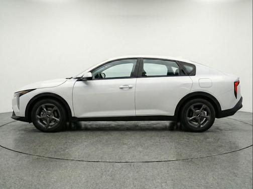 Snow White Pearl 2025 Kia K4 LXS
