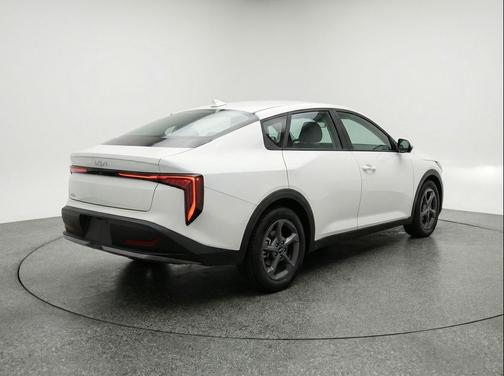 Snow White Pearl 2025 Kia K4 LXS