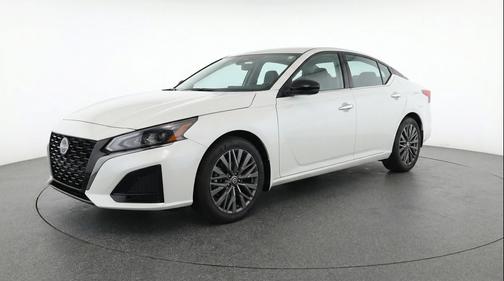 Glacier White 2025 Nissan Altima SV FWD