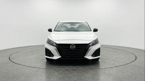Glacier White 2025 Nissan Altima SV FWD
