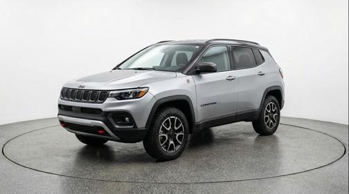 Silver Zynith Metallic Clearcoat 2025 Jeep Compass Trailhawk