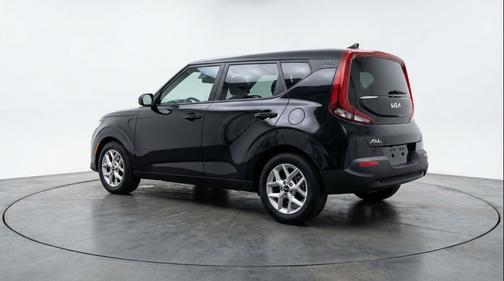 Fusion Black 2025 Kia Soul LX