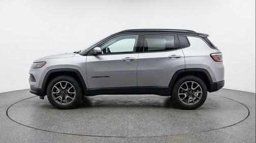 Silver Zynith Metallic Clearcoat 2025 Jeep Compass Trailhawk