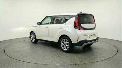 Snow White Pearl 2025 Kia Soul LX