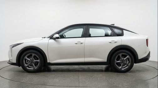 Snow White Pearl 2025 Kia K4 LXS