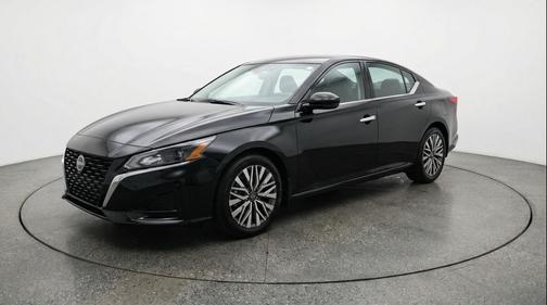 Super Black 2025 Nissan Altima SV FWD