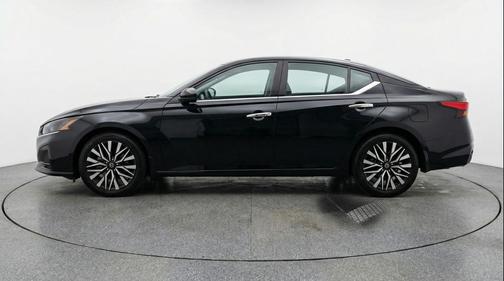 Super Black 2025 Nissan Altima SV FWD