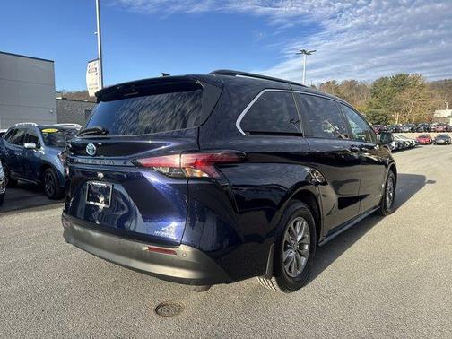 2021 Toyota Sienna XLE