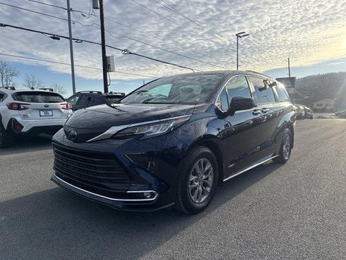 2021 Toyota Sienna XLE