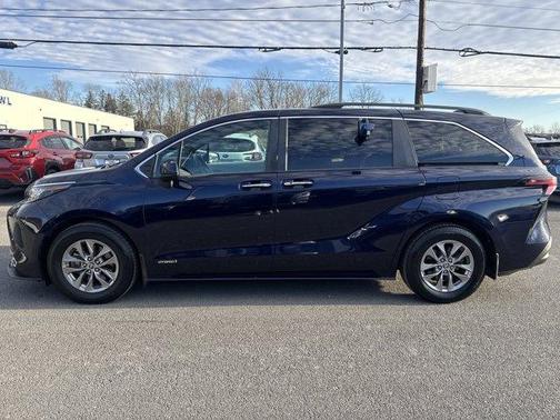 2021 Toyota Sienna XLE