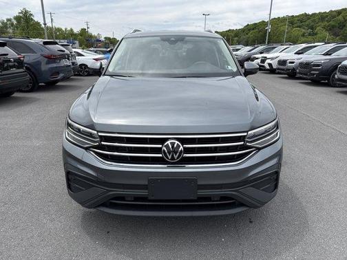 Platinum Gray Metallic 2023 Volkswagen Tiguan 2.0T SE