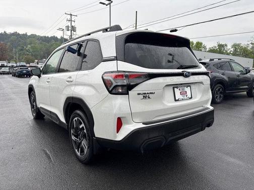 Crystal White Pearl 2025 Subaru Forester Limited
