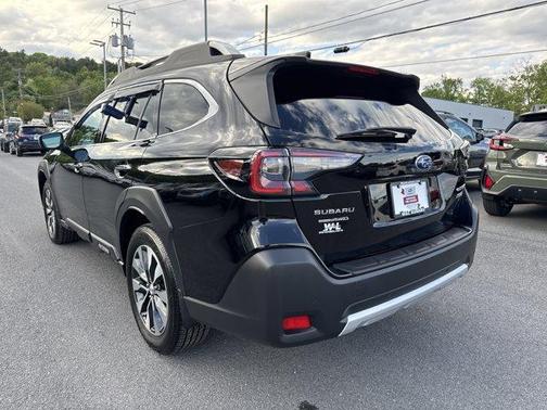 Crystal Black Silica 2024 Subaru Outback Touring