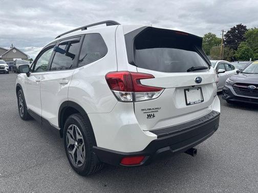 Crystal White Pearl 2020 Subaru Forester Premium