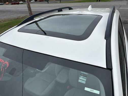 Crystal White Pearl 2017 Subaru Forester 2.5i Premium