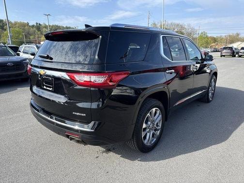 Mosaic Black Metallic 2019 Chevrolet Traverse Premier