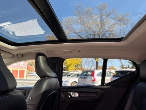 Onyx Black 2025 Volvo XC40 B5 Plus Dark Theme