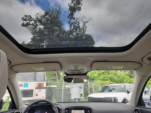 Crystal White Pearl 2025 Volvo XC40 B5 Ultra Dark Theme