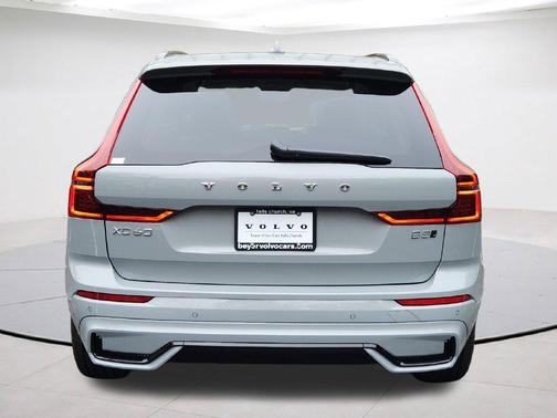 Gray 2027 Volvo XC60 B5 ULTRA