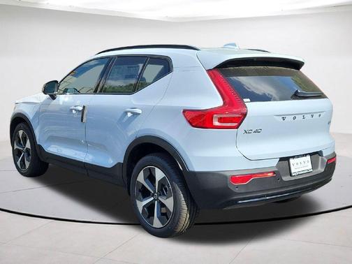 Cloud 9 White 2026 Volvo XC40 B5 Plus