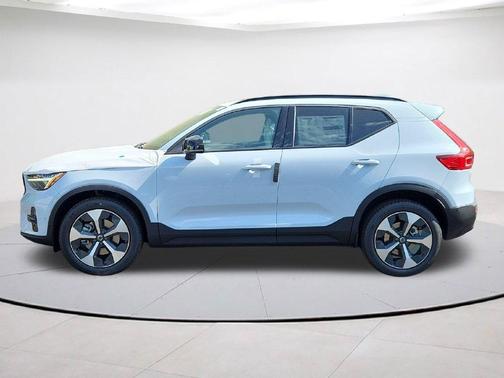 Cloud 9 White 2026 Volvo XC40 B5 Plus