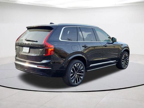 Onyx Black Metallic 2026 Volvo XC90 B6 Plus 7-Seater