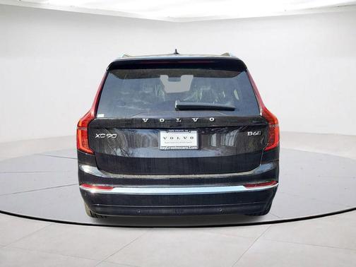 Onyx Black Metallic 2026 Volvo XC90 B6 Plus 7-Seater