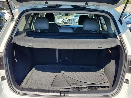 Pure White 2022 Volkswagen Taos 1.5T SE