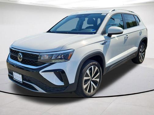 Pure White 2022 Volkswagen Taos 1.5T SE
