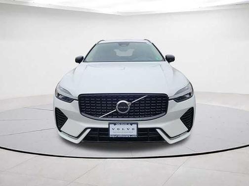 2025 Volvo XC60 Core