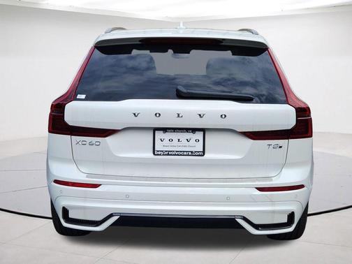 Crystal White 2026 Volvo XC60 Plug-In Hybrid T8 Ultra