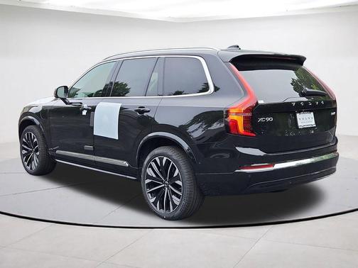 Onyx Black Metallic 2026 Volvo XC90 Plug-In Hybrid T8 Ultra 7-Seater