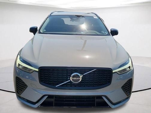 Gray Metallic 2024 Volvo XC60 B5 Core