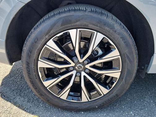 Gray Metallic 2024 Volvo XC60 B5 Core