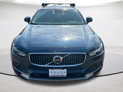 Denim Blue Metallic 2024 Volvo V90 Cross Country B6 Plus