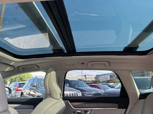 Denim Blue Metallic 2024 Volvo V90 Cross Country B6 Plus