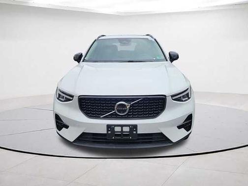 2025 Volvo XC40 Plus