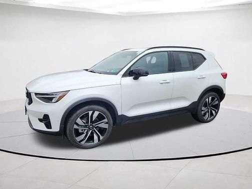 2025 Volvo XC40 Plus