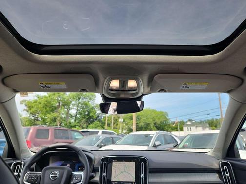 Crystal White 2025 Volvo XC40 B5 Plus Bright Theme