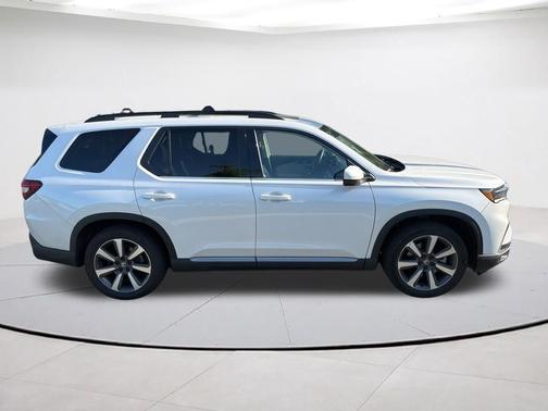 Platinum White Pearl 2023 Honda Pilot Touring