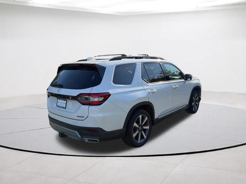 Platinum White Pearl 2023 Honda Pilot Touring