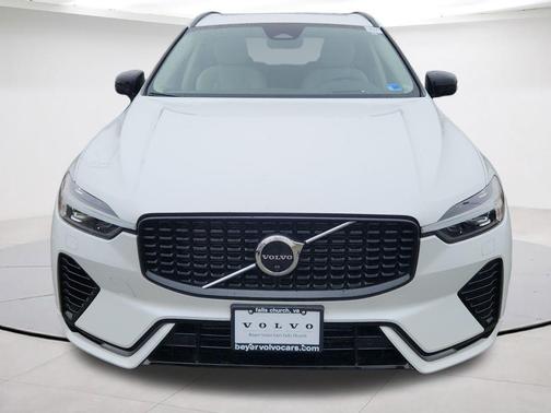 Crystal White 2023 Volvo XC60 Recharge Plug-In Hybrid T8 Ultimate Dark Theme