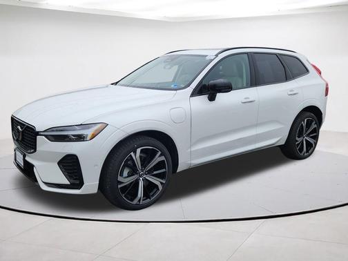 Crystal White 2023 Volvo XC60 Recharge Plug-In Hybrid T8 Ultimate Dark Theme