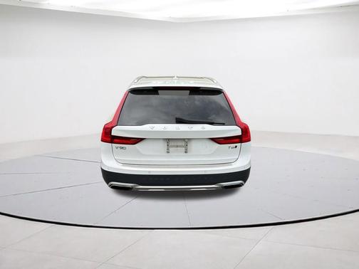 2018 Volvo V90 Cross Country T6