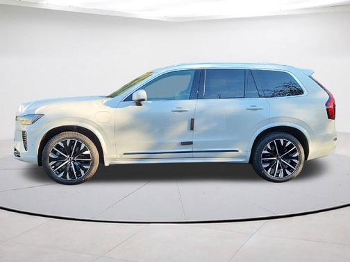 Crystal White 2027 Volvo XC90 T8 ULTRA